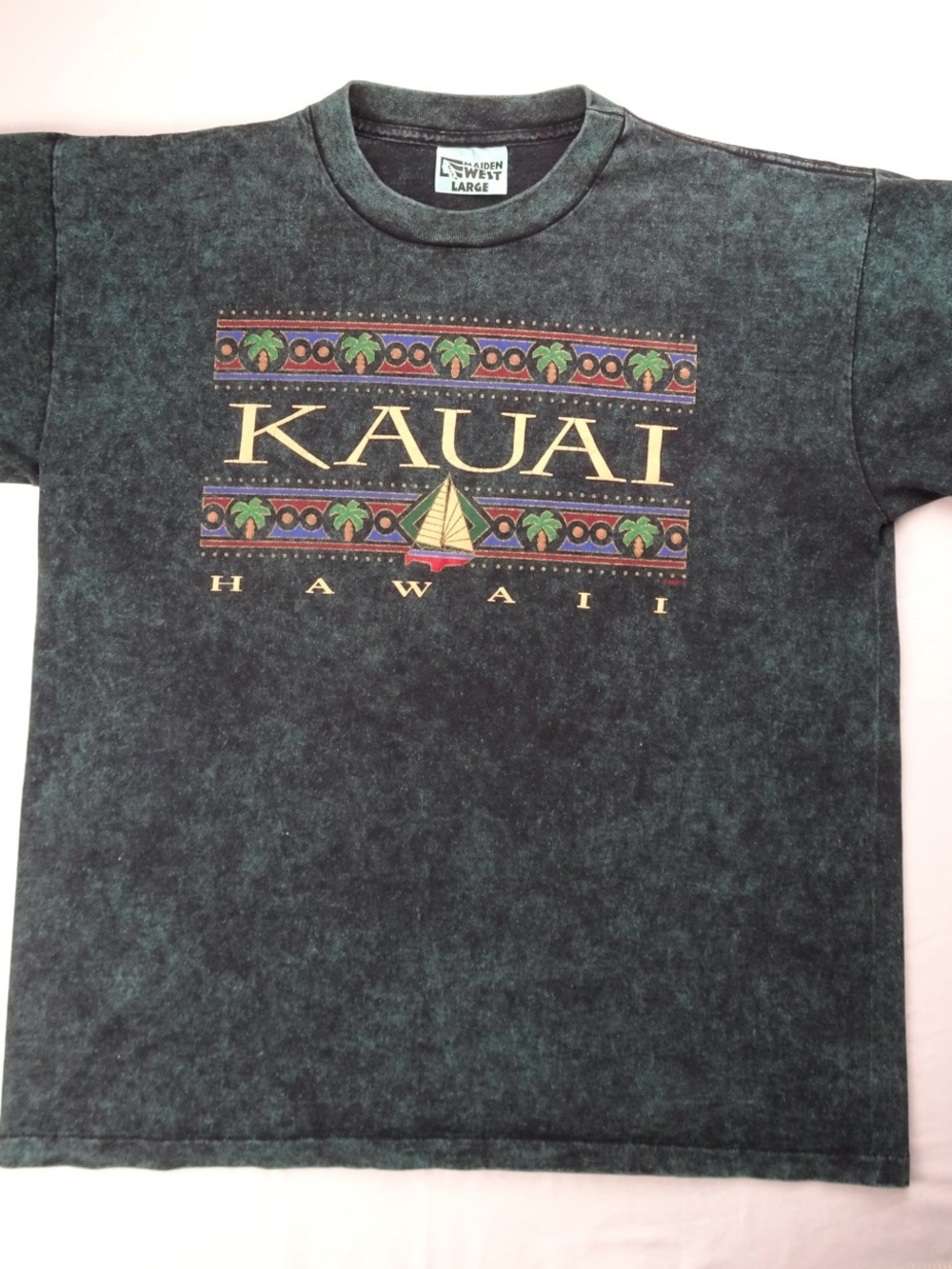 Vtg 90s Kauai Hawaii Graphic Tee Shirt Acid Wash Grunge Indie Single Stitch L